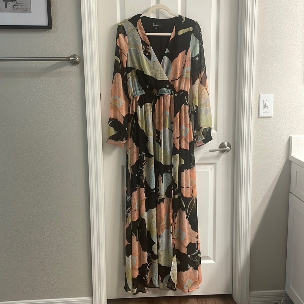 Lulus floral maxi dress medium - never worn